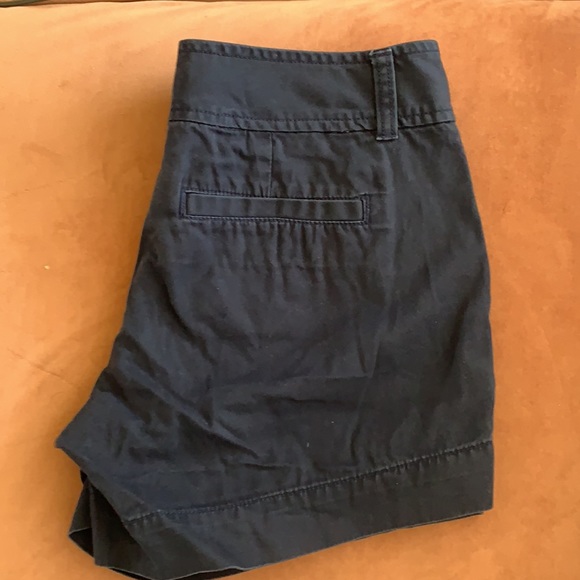 Lilly Pulitzer navy shorts in size 00 - Picture 5 of 6